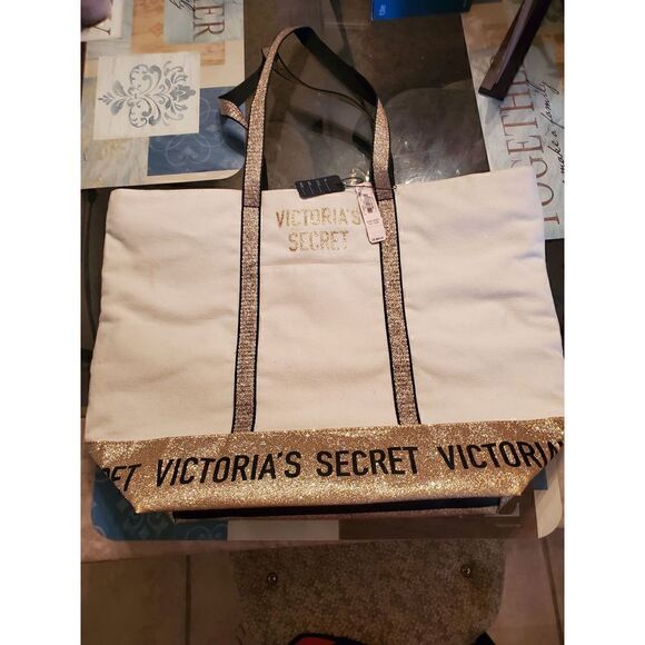 VICTORIA  SECRET Handbags - NWT VICTORIA SECRET TOTE BAG